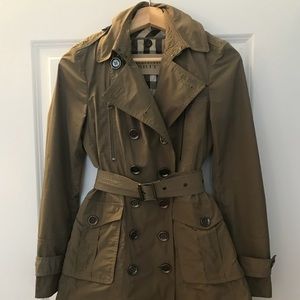 Burberry Coat-Army Green. LIKE NEW